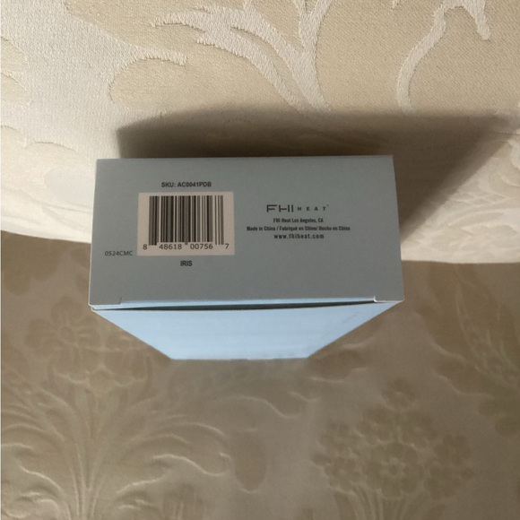 As seen on TikTok! Unbrush Detangling Hair Brush in Blue - Picture 3 of 7